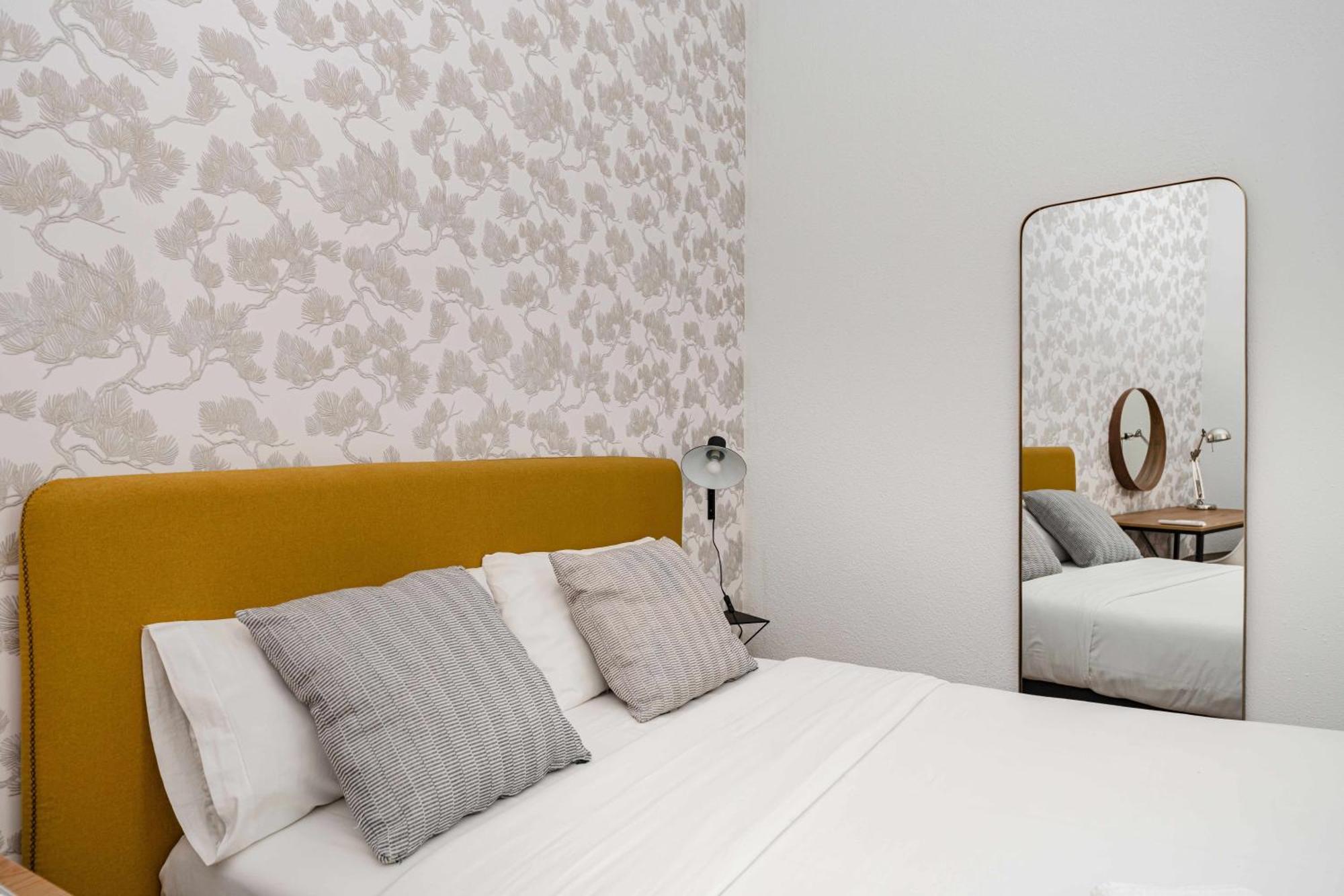 Sol Y Tirso Rooms Madrid Exterior photo